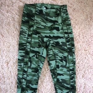 camo capri length TYC leggings
